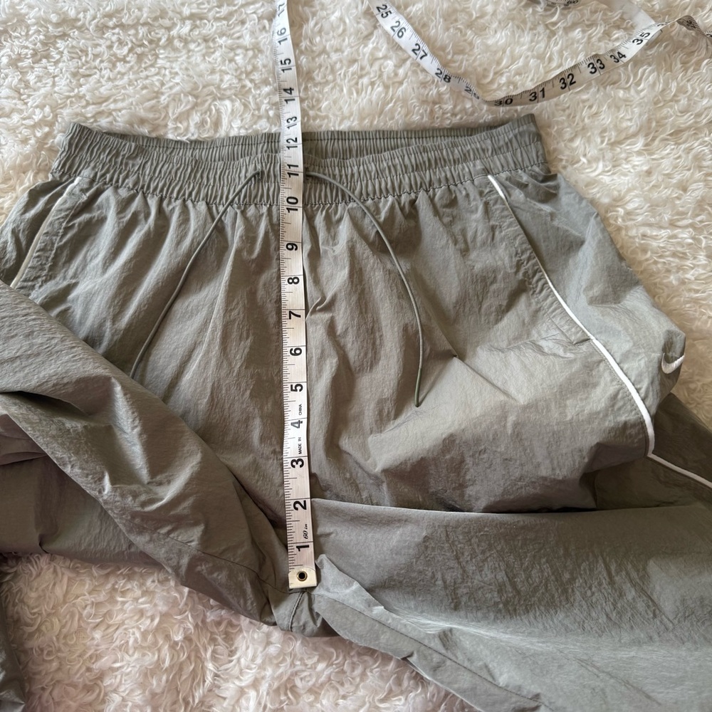 Nike Women’s Nike windrunner trackpant trousers in khaki taupe Size Small - Picture 8 of 15